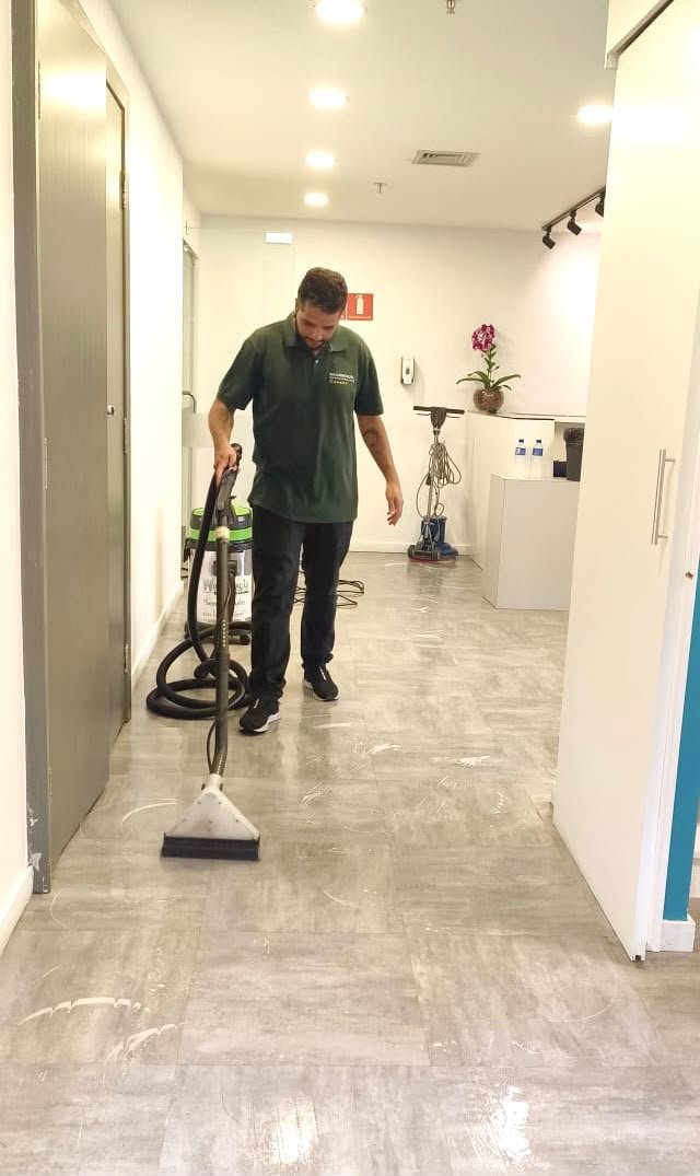 Limpeza de piso vinílico e laminado